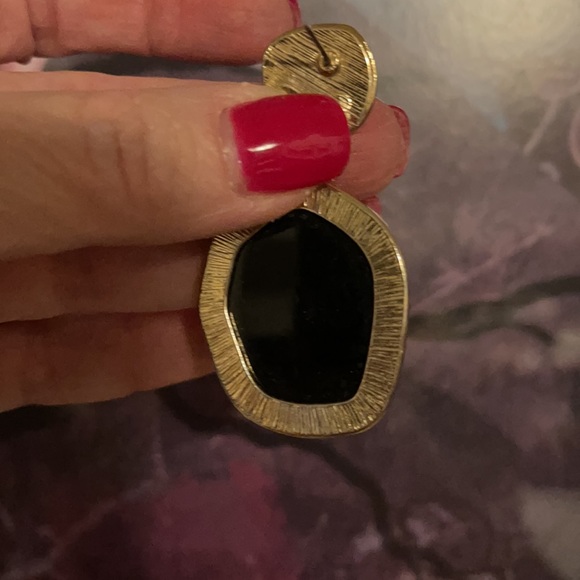 Gorgeous sparkle stone earrings 💫 - Picture 3 of 3